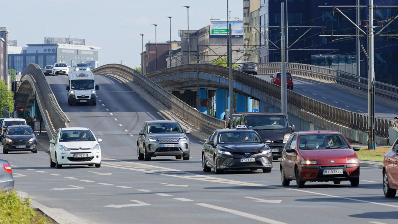 Traffic on a multi-level road structure